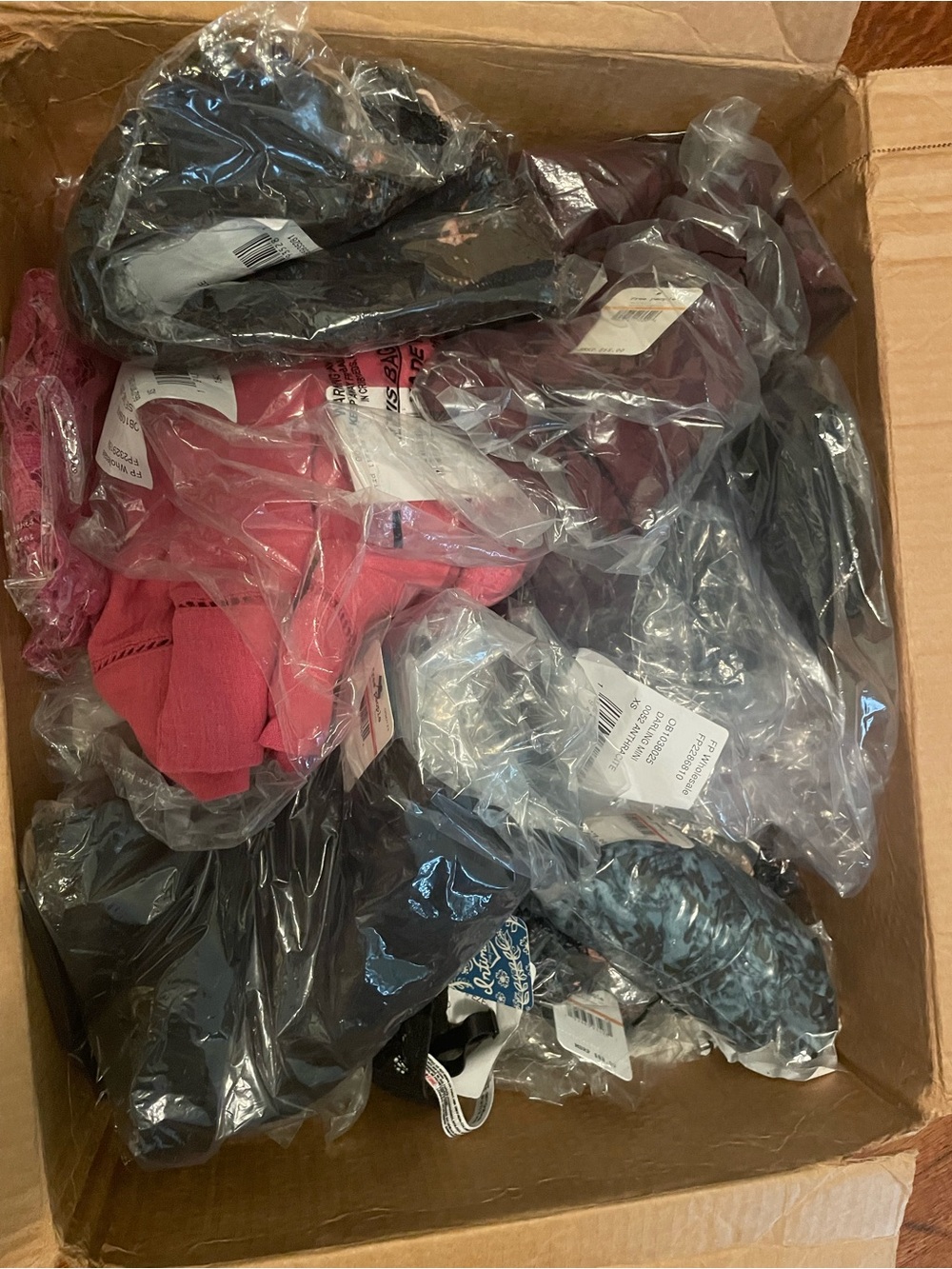 27 piece xs and small Free People brand new items retail $2000